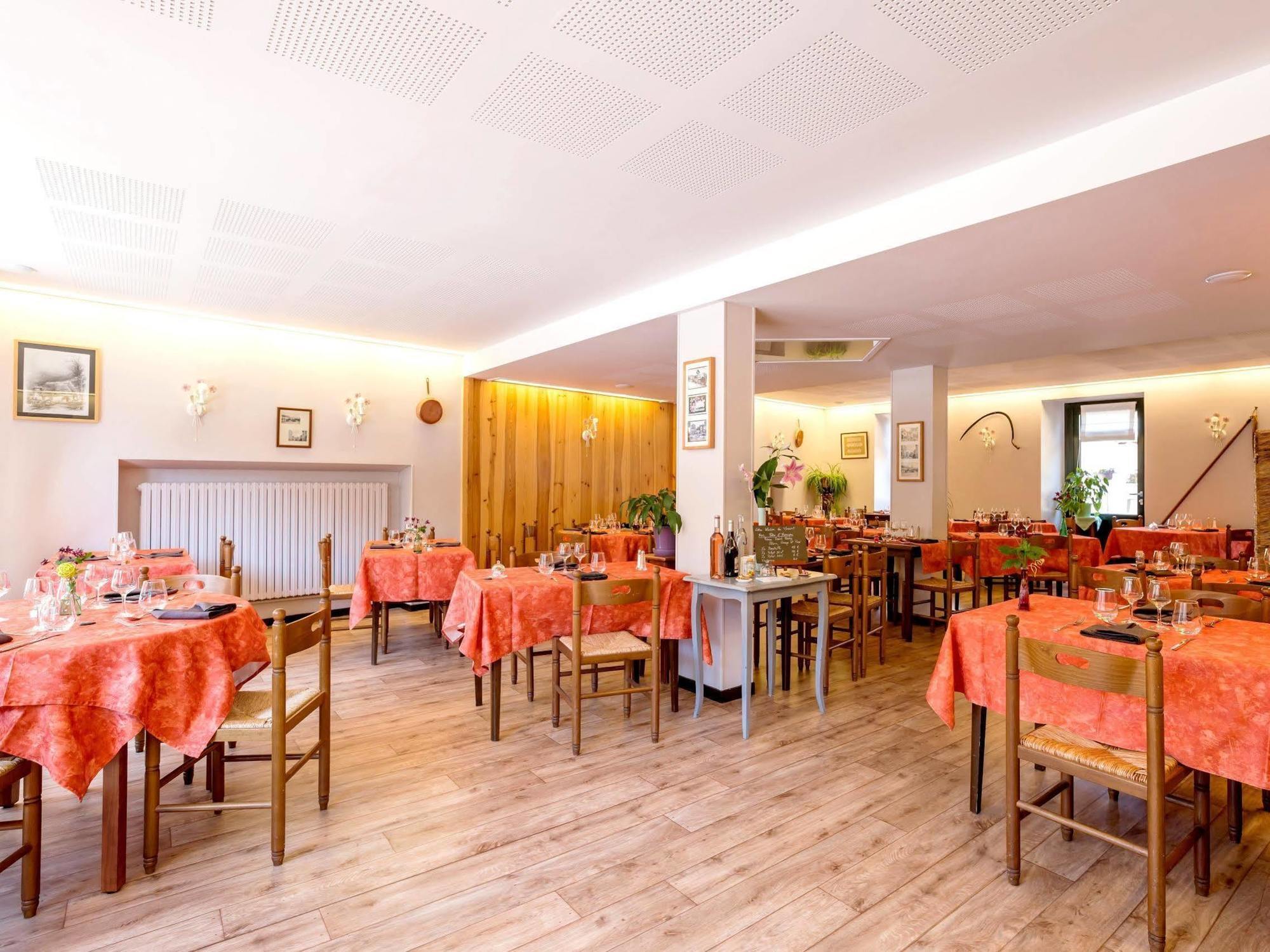 Le Barriol Hotel Saint-Julien-Chapteuil Exterior photo